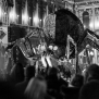 venice-italy-italia-carnival-venezia-giant-spider-puppet-st-marks-square-by-nick-saglimbeni